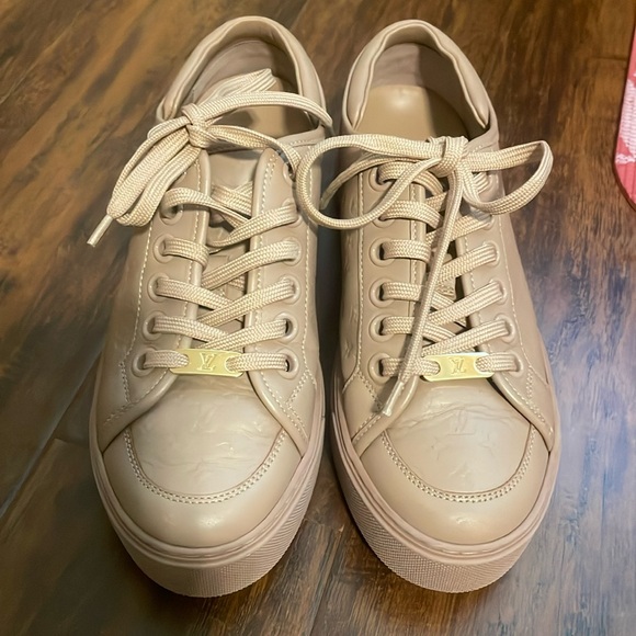 Pre loved excellent condition LV sneaker - Picture 1 of 5